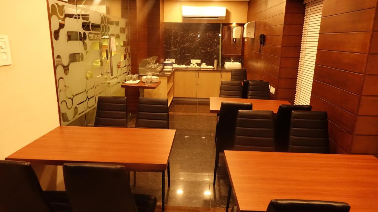 Ksquare Hotel 첸나이 외부 사진